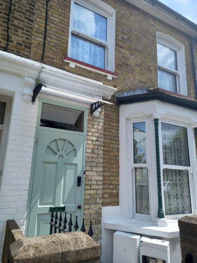 Bubblesbnb- 4 Bedroom House London Exterior photo