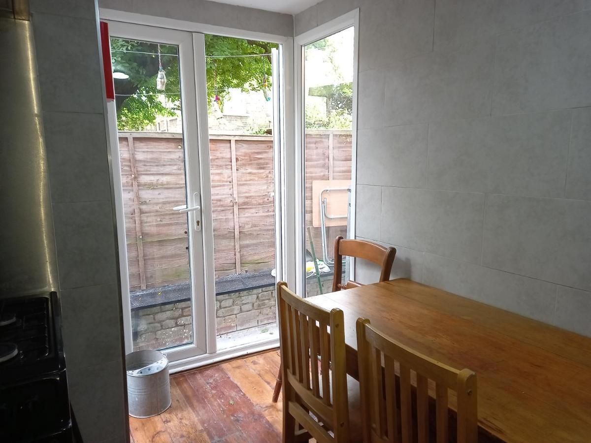 Bubblesbnb- 4 Bedroom House London Exterior photo
